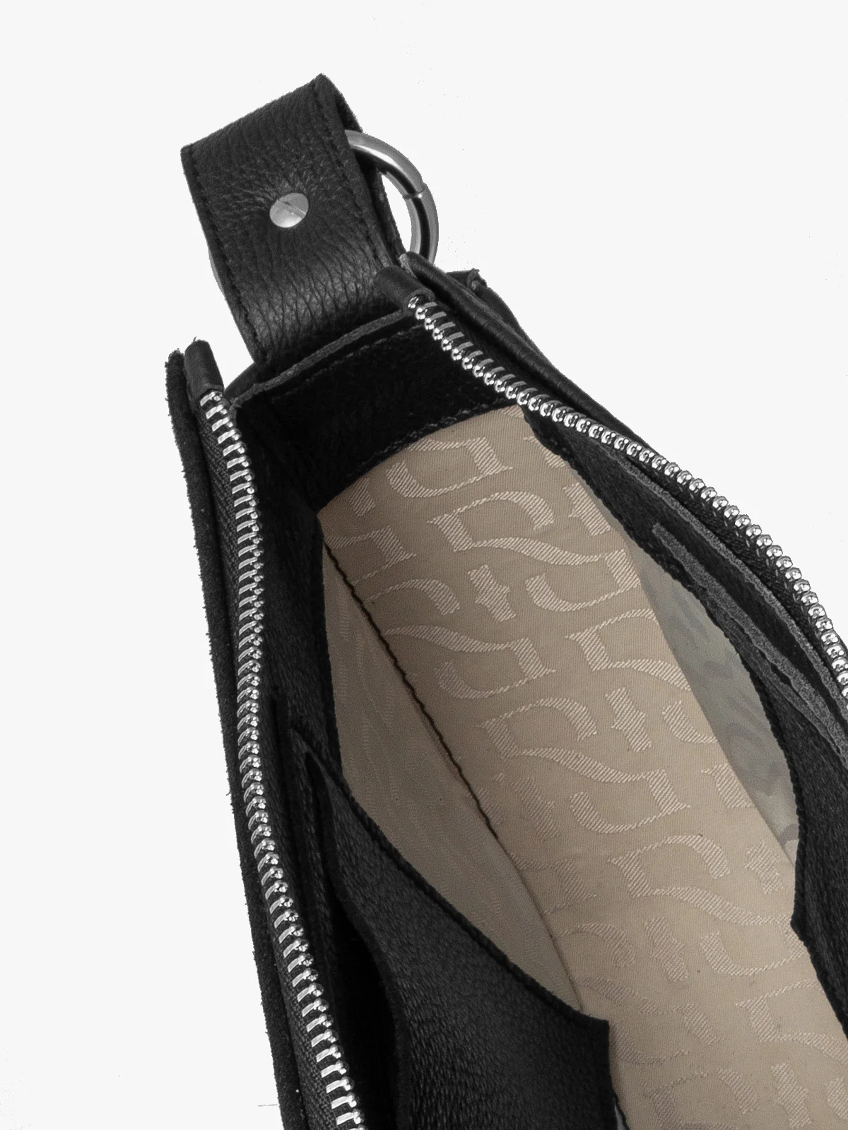 Czarna torebka na szerokim pasku z taśmy