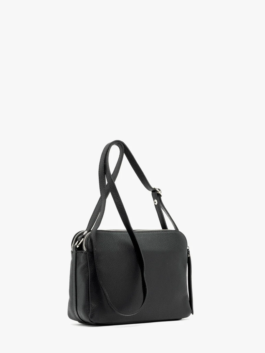 Czarna torebka z regulowanym paskiem