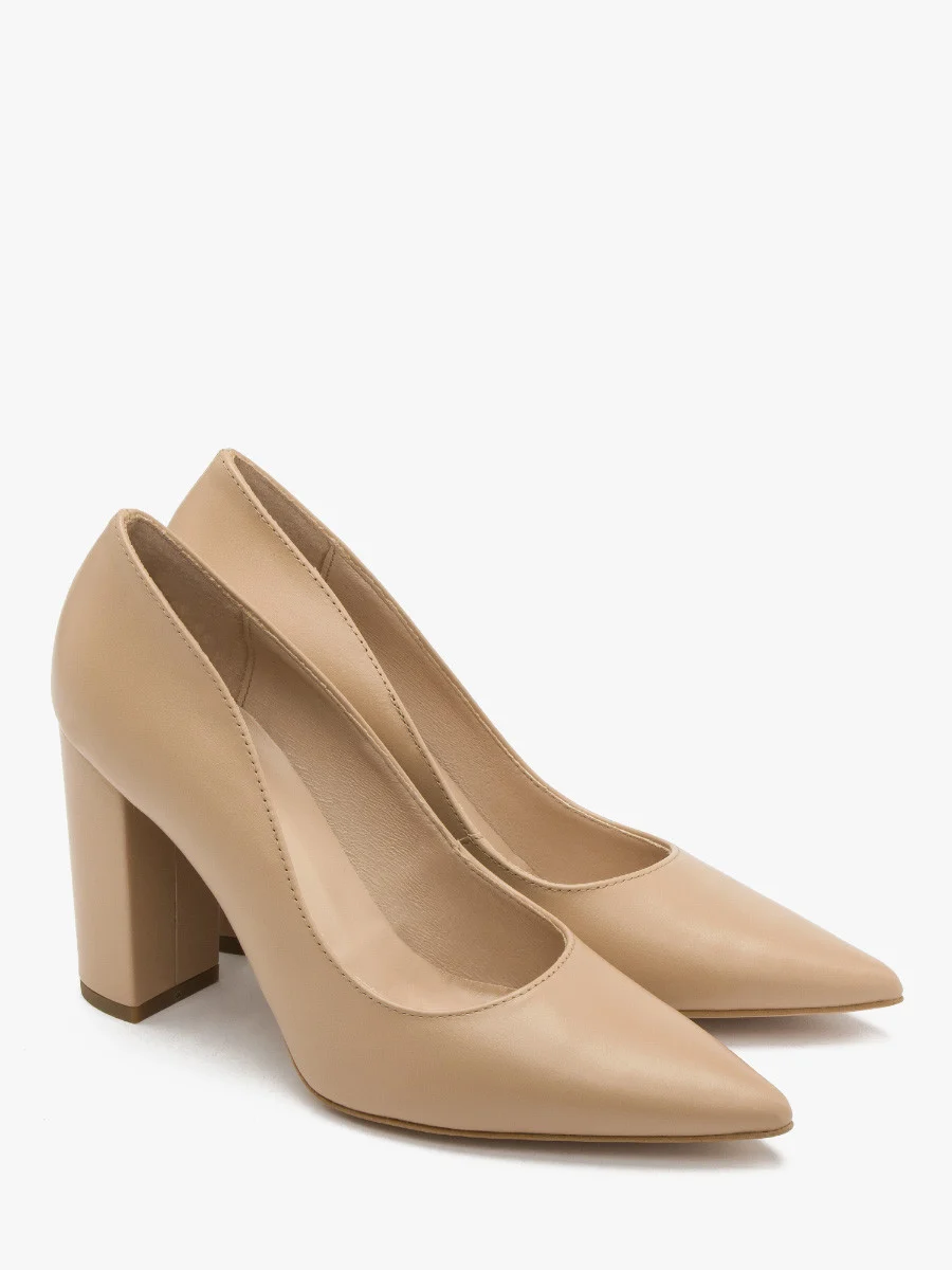 Beżowe czółenka na wysokim słupku