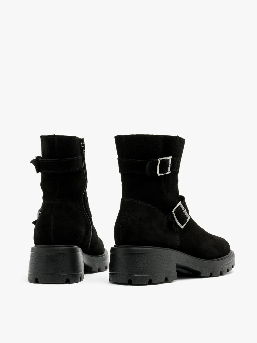 Czarne botki ze sprzączkami