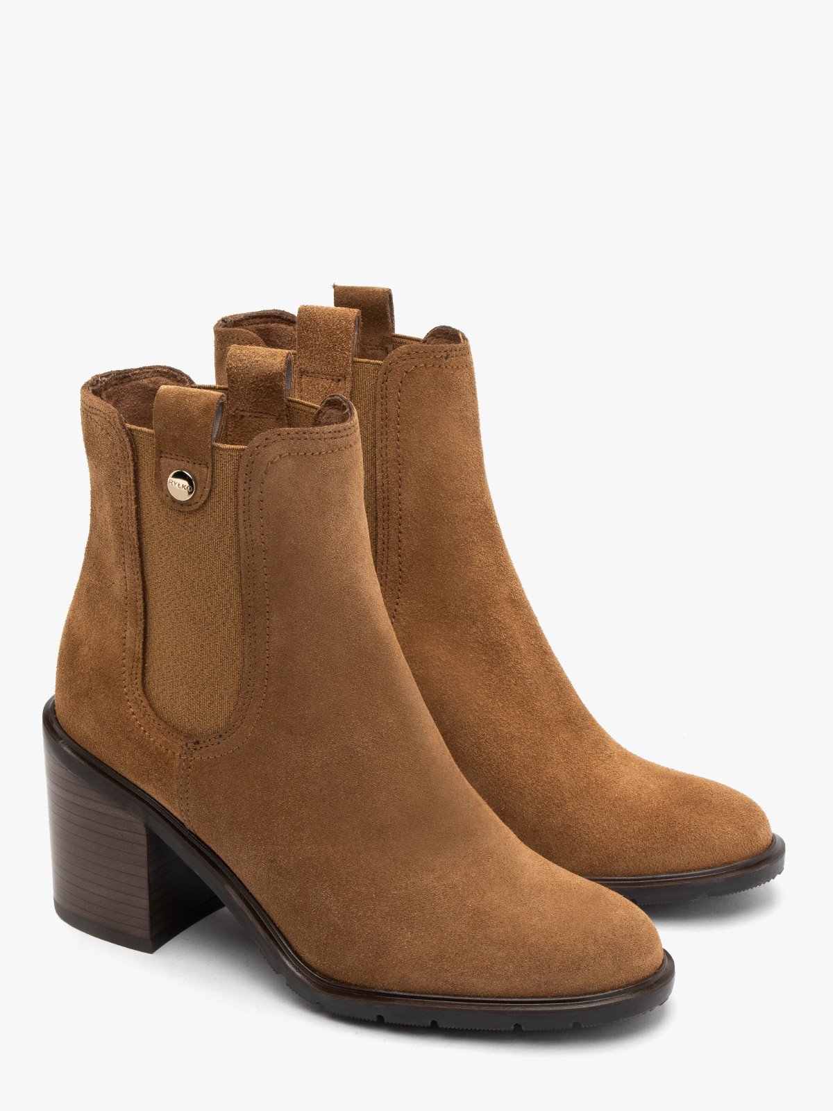 Rude sztyblety na masywnym klocku