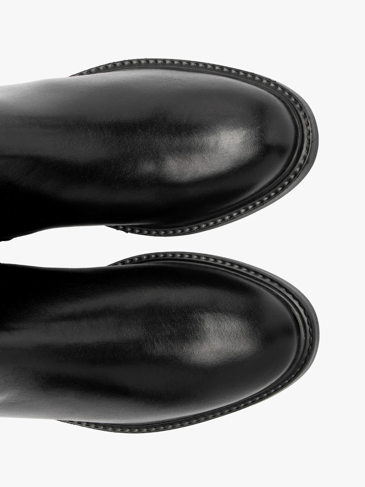 Klasyczne czarne kozaki damskie