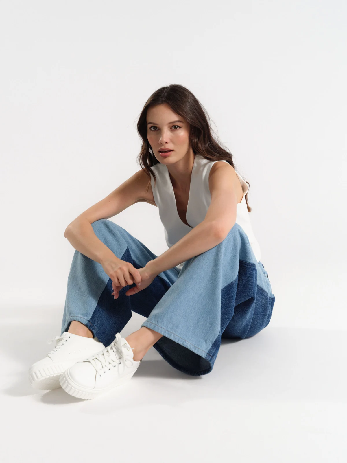 Białe półbuty sportowe na lekkiej podeszwie