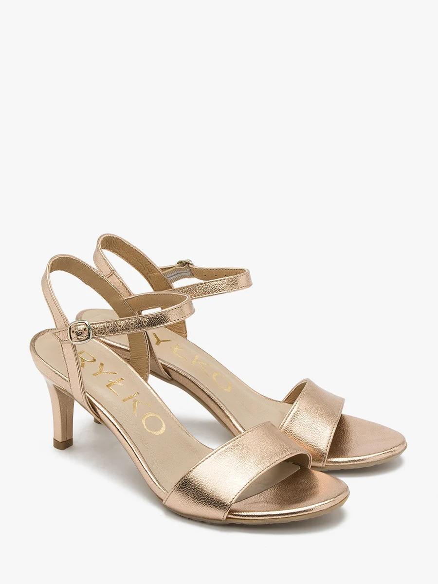 Platynowe sandały na szpilce