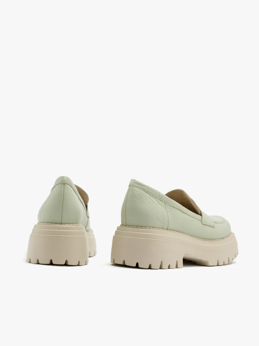 Miętowe mokasyny na grubej podeszwie