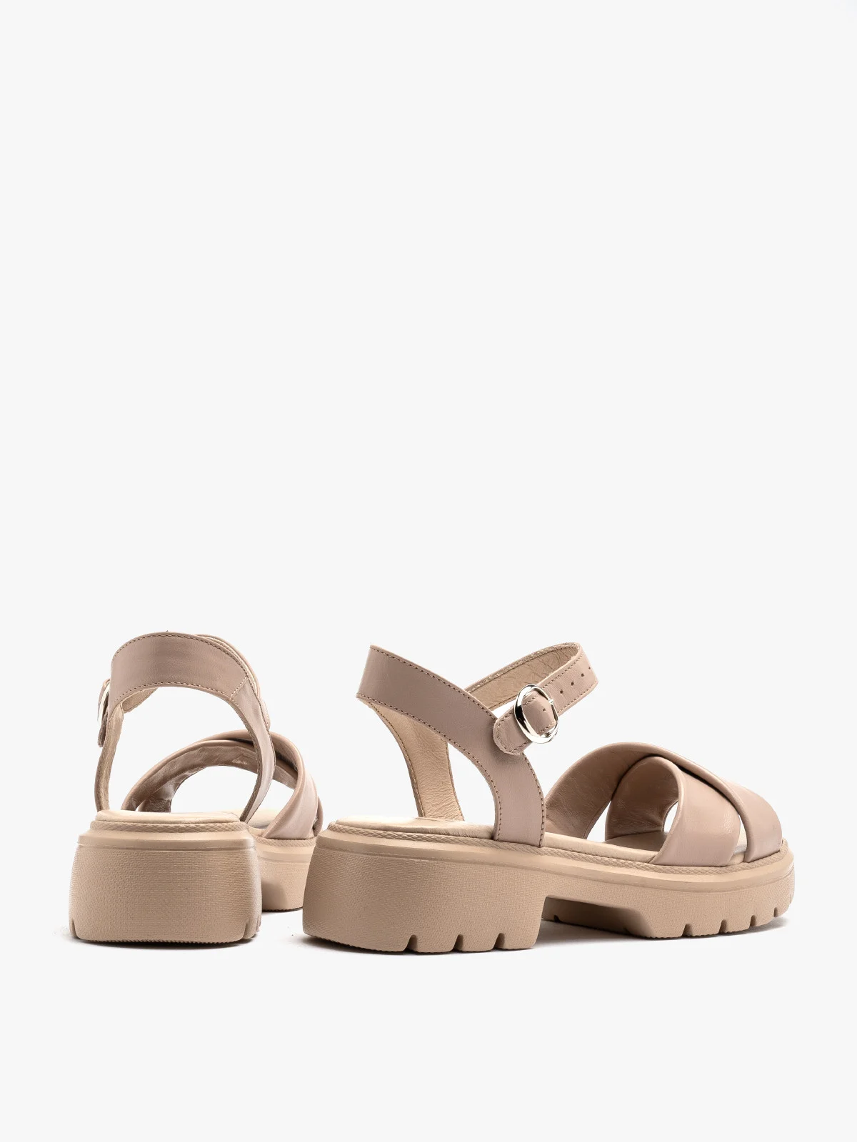 Beżowe sandały z ozdobną cholewką