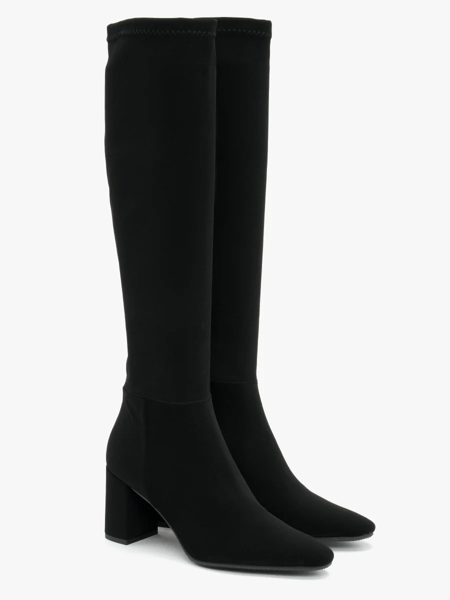 Czarne kozaki z elastyczną cholewką