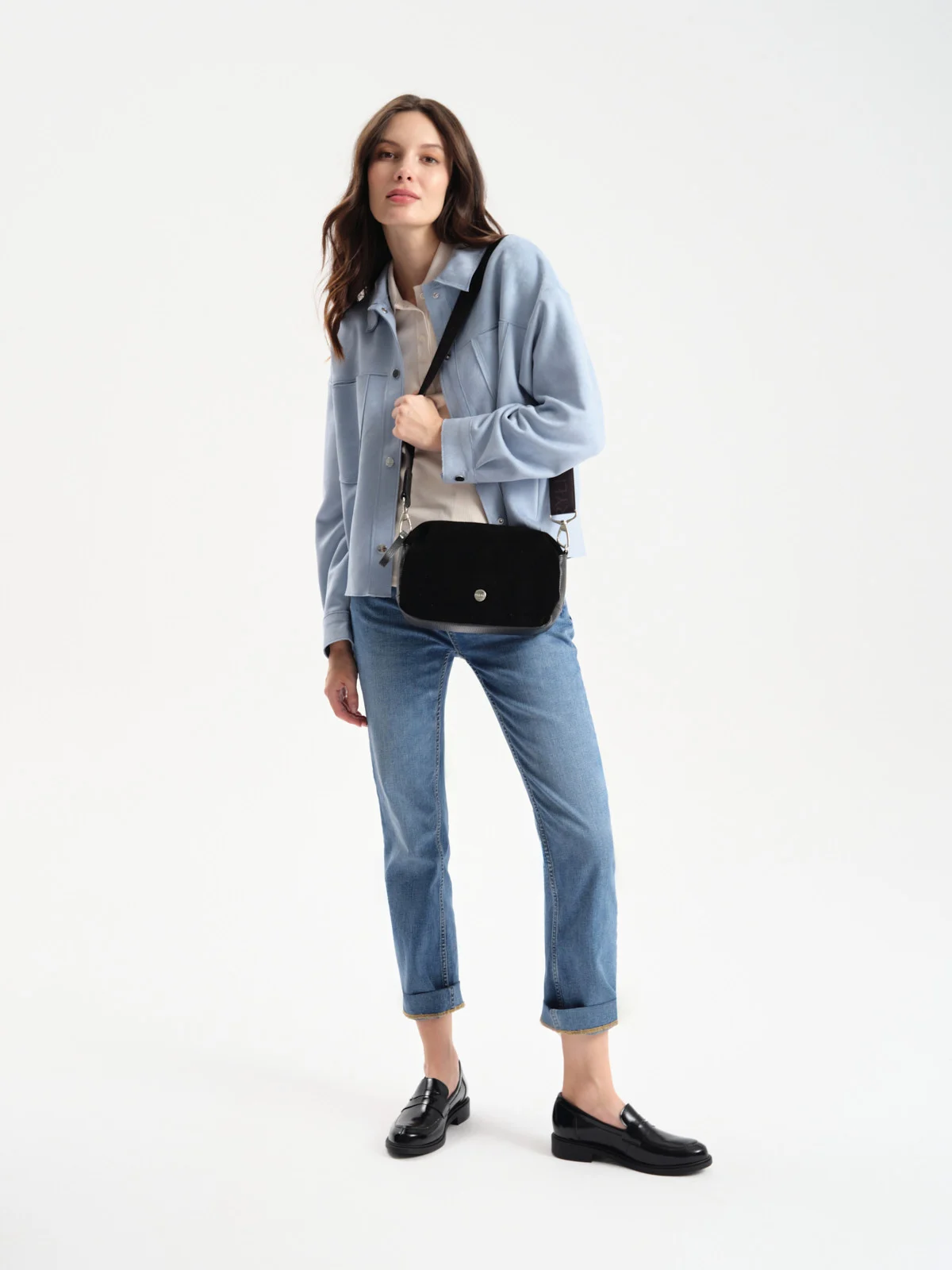 Czarne, lakierowane mokasyny z okrągłym noskiem