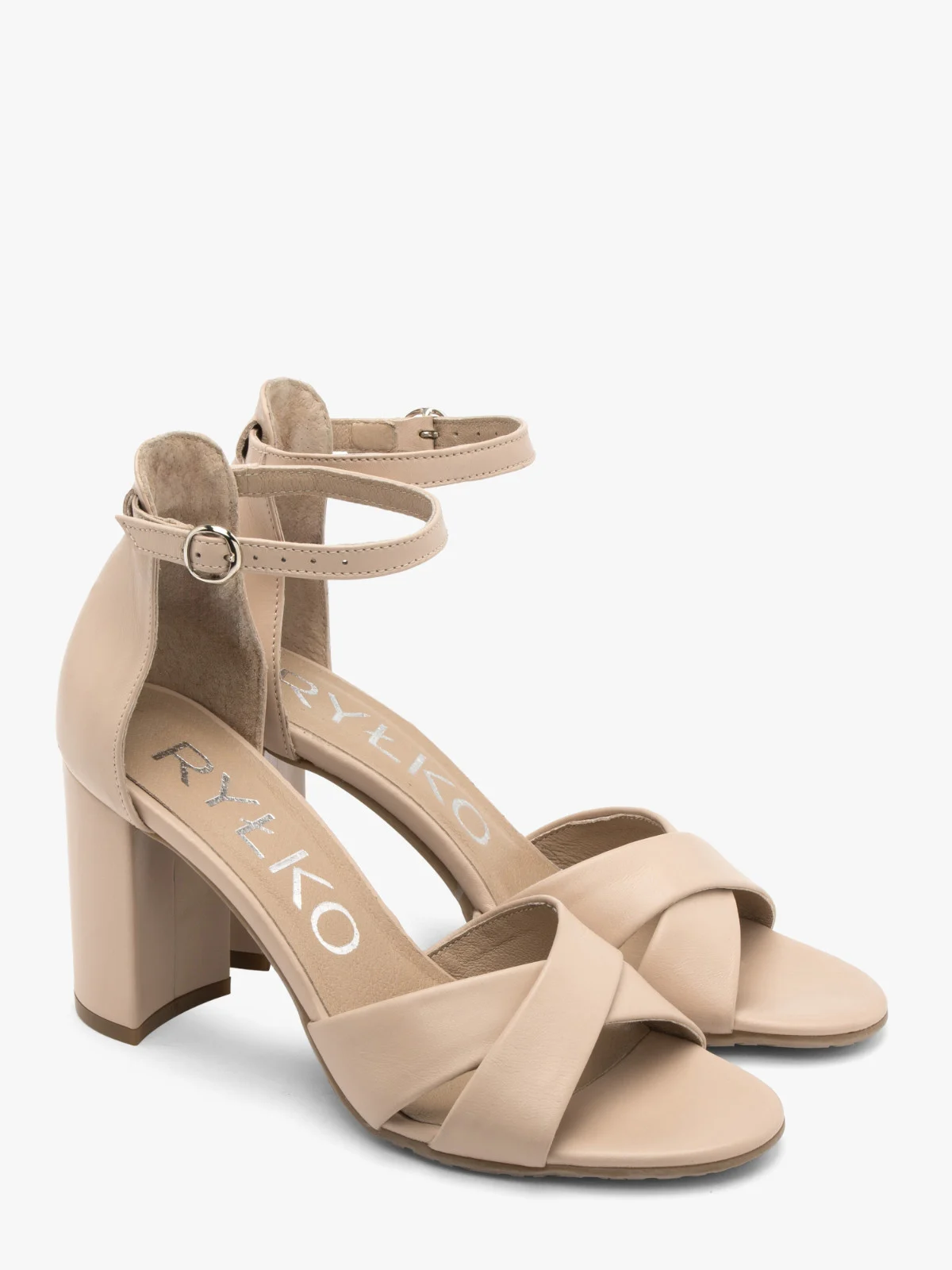 Beżowe sandały na wysokim słupku