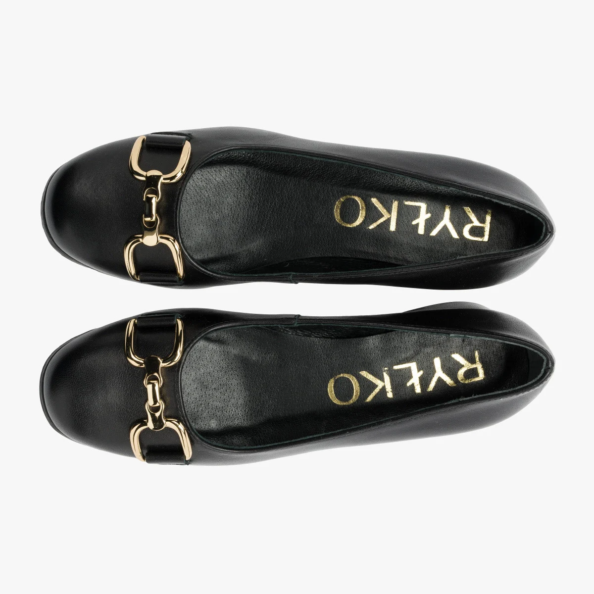 Czarne czółenka ze złotą klamrą