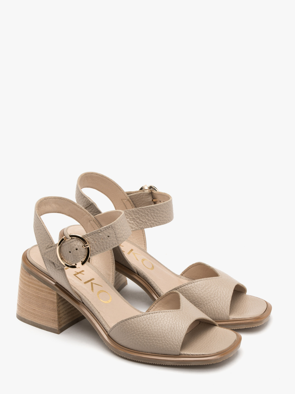 Beżowe sandały na masywnym obcasie