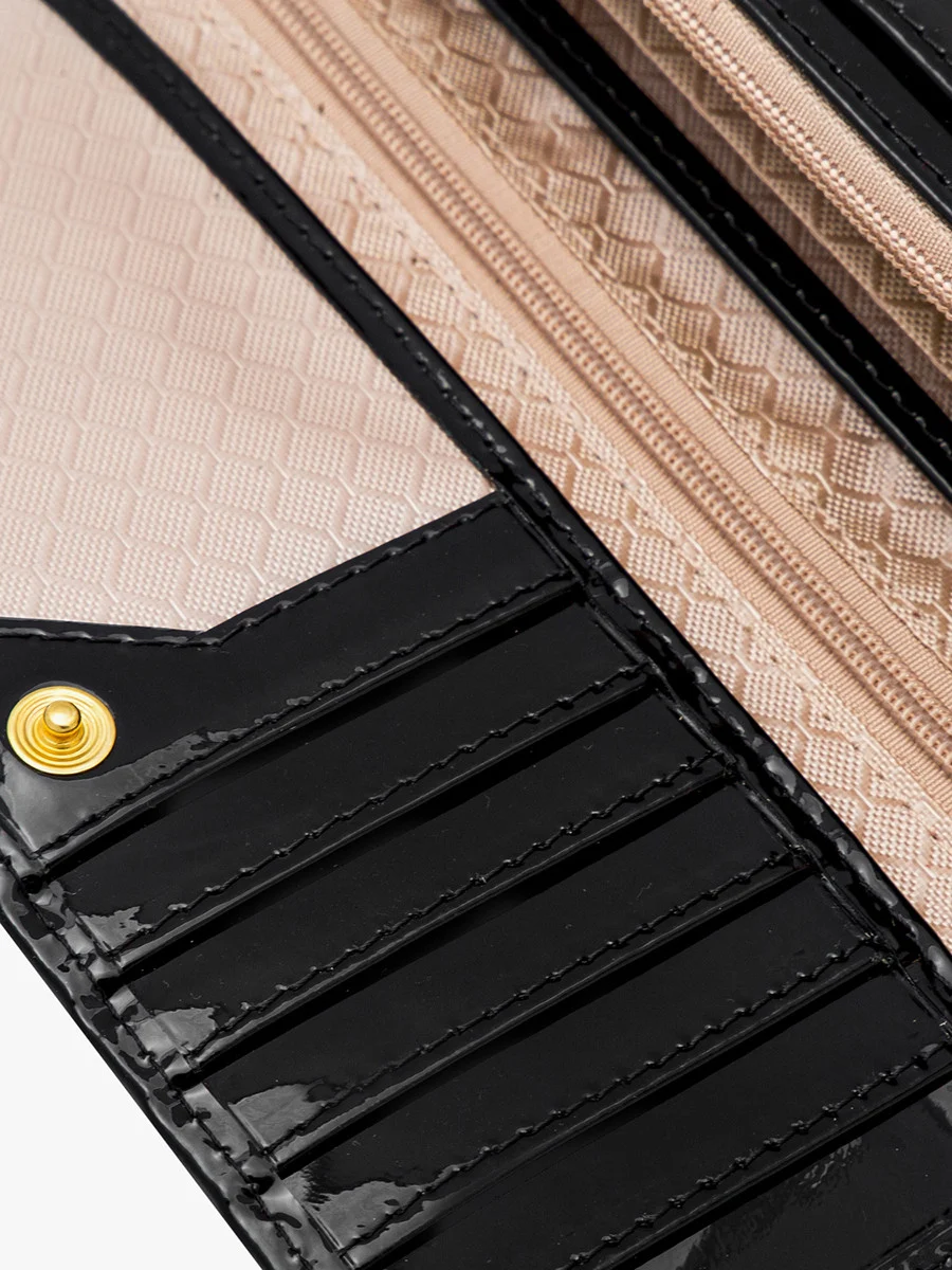 Czarny lakierowany portfel damski