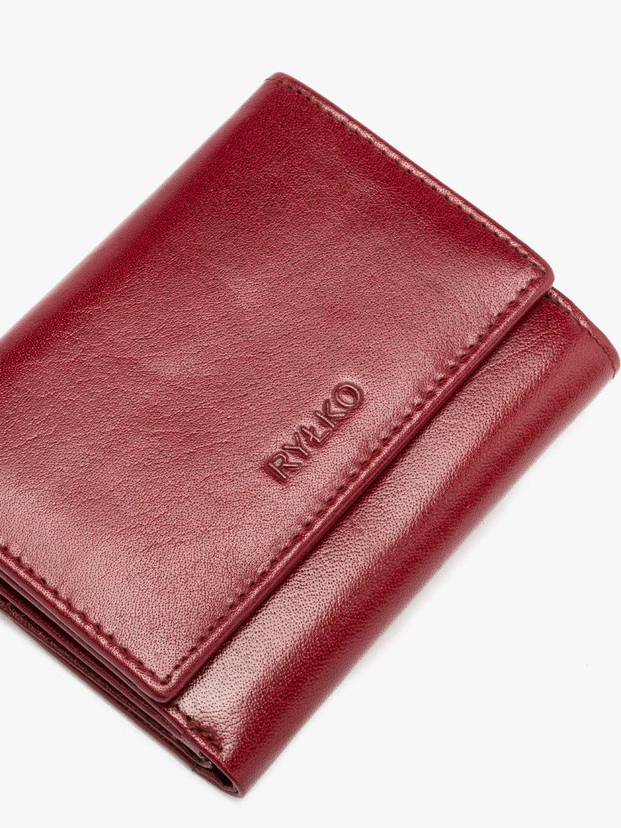 Czerwony portfel damski