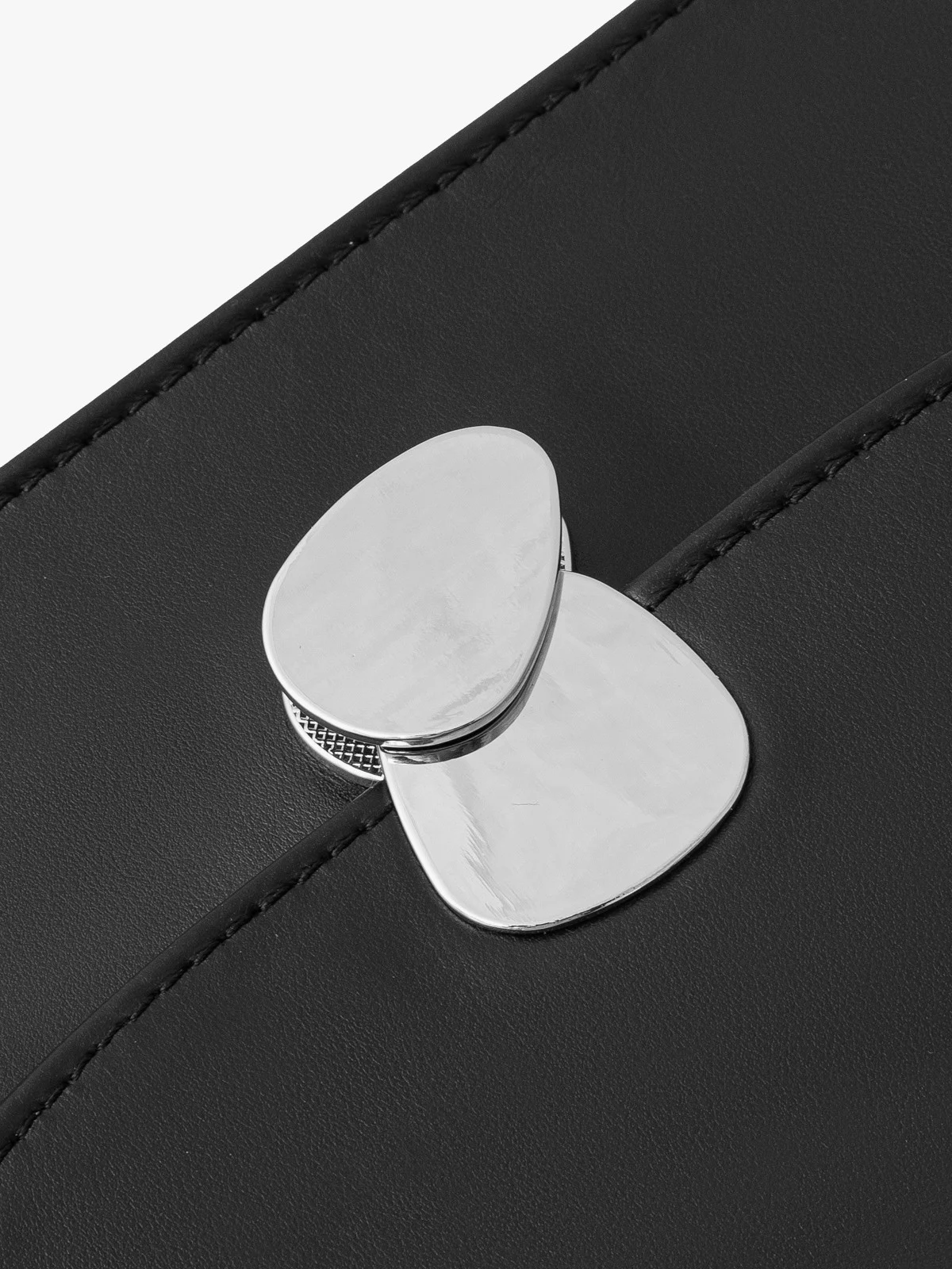 Elegancka, czarna torebka