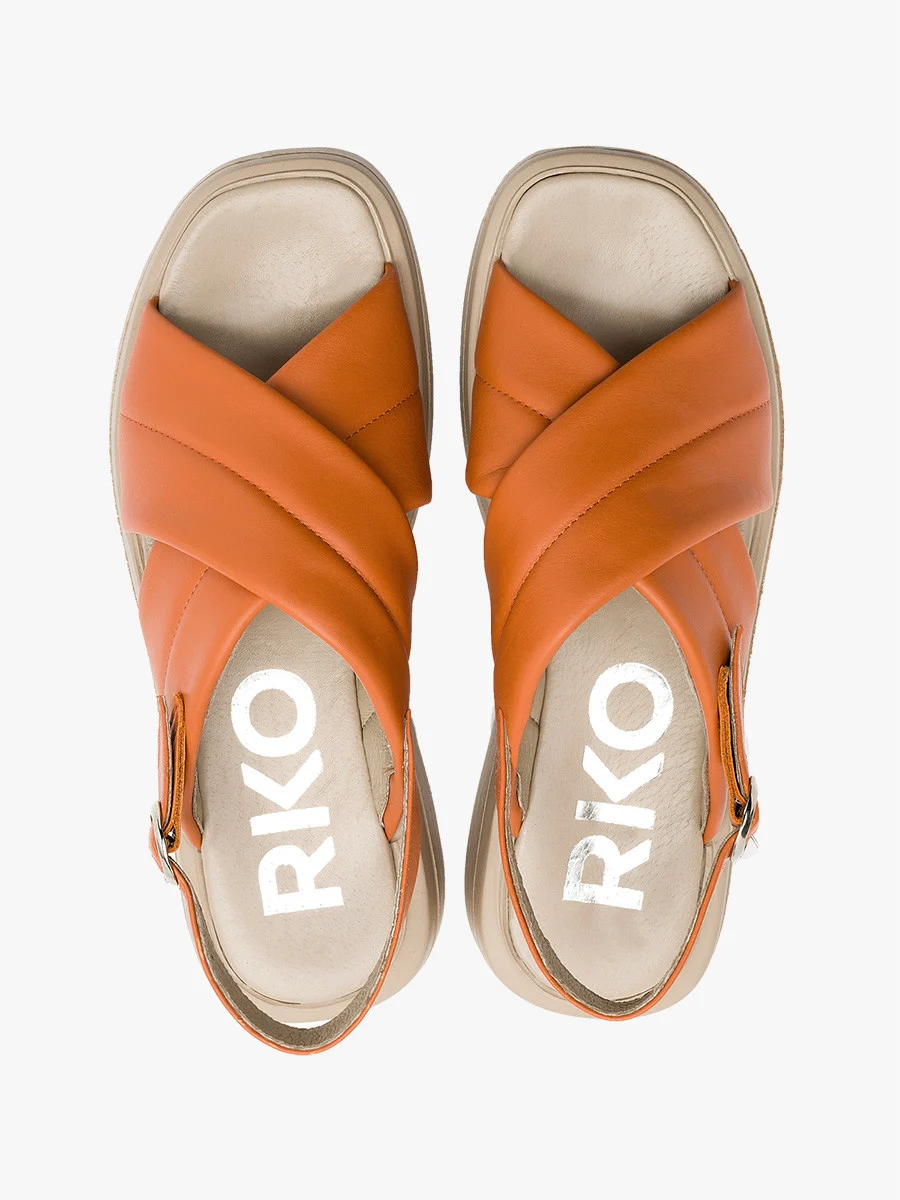 Pomarańczowe sandały na lekkim spodzie