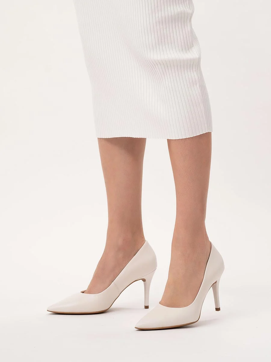 Kremowe czółenka na szpilce