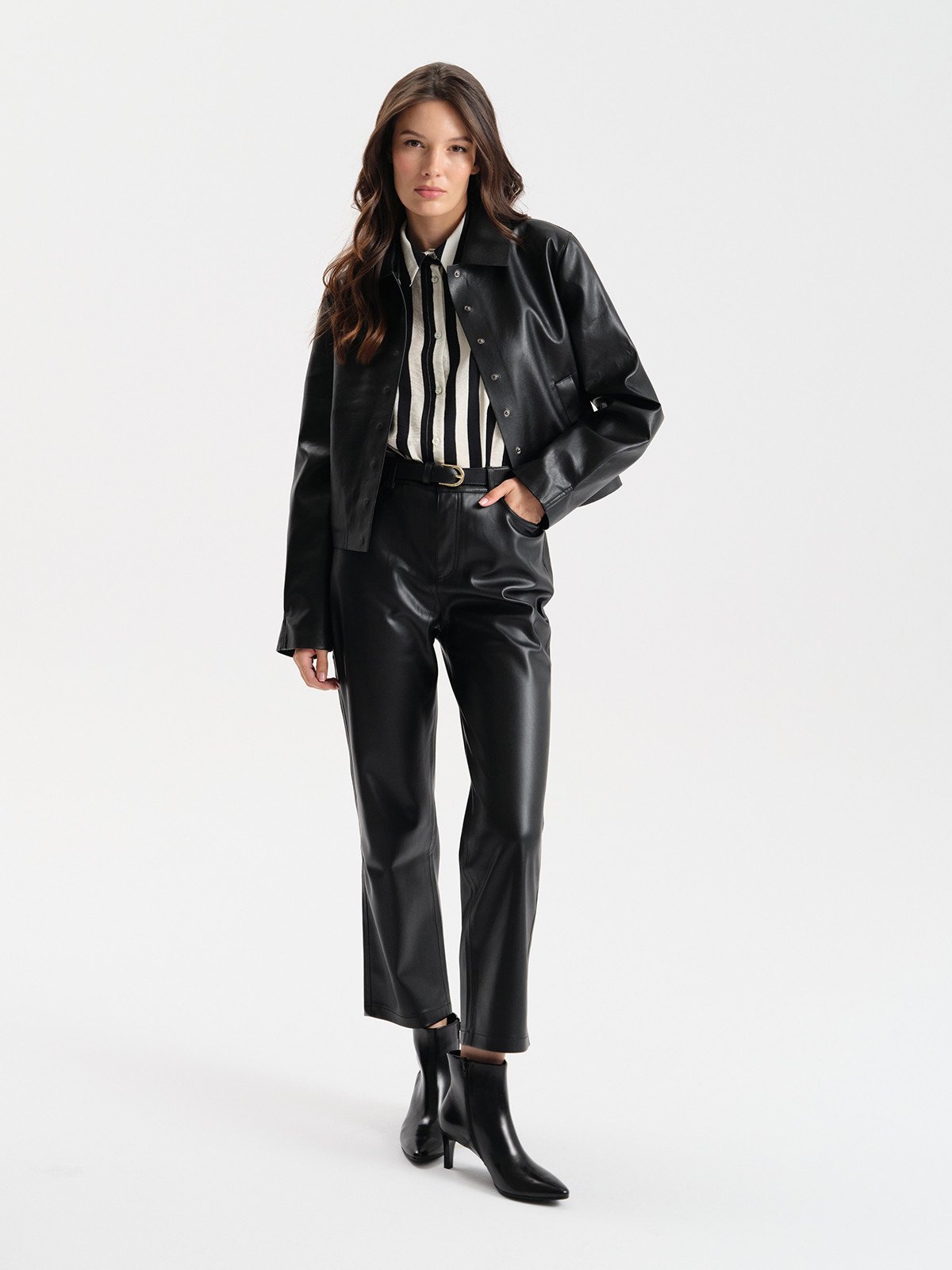 Czarne botki na szpilce z noskiem w szpic