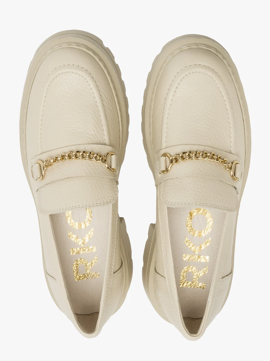 Kremowe mokasyny ze złotym łańcuszkiem
