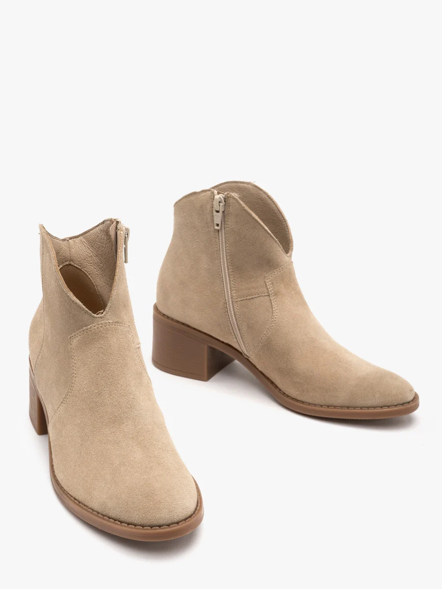 Piaskowe botki typu kowbojki