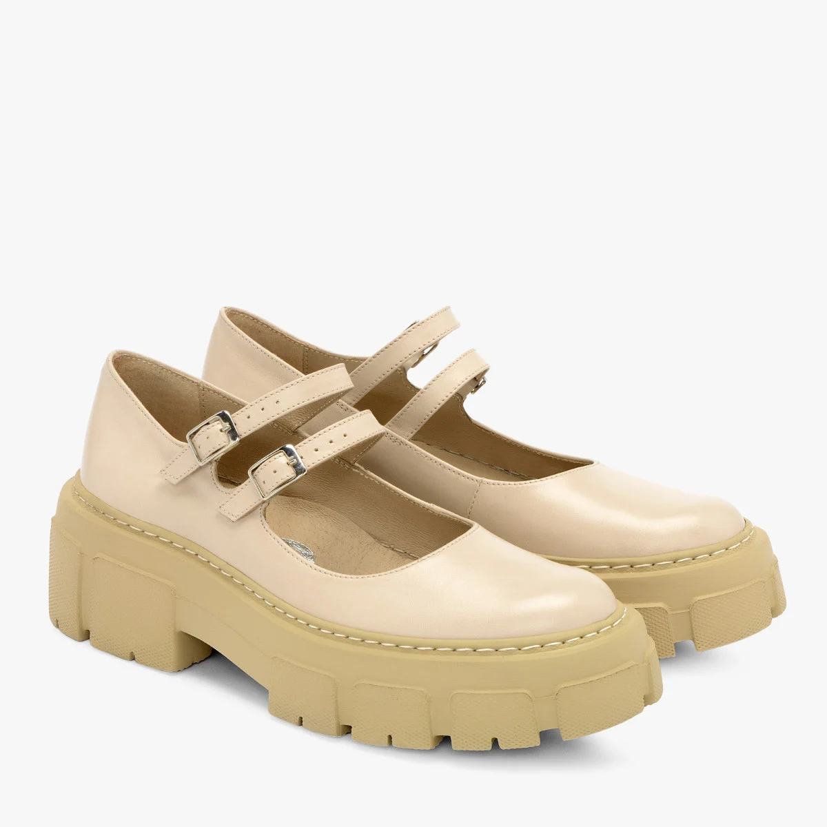 Beżowe czółenka z ozdobnym zapięciem