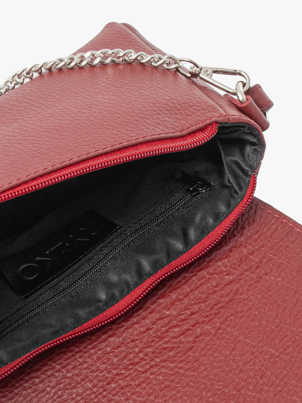Bordowa torebka damska z łańcuszkiem