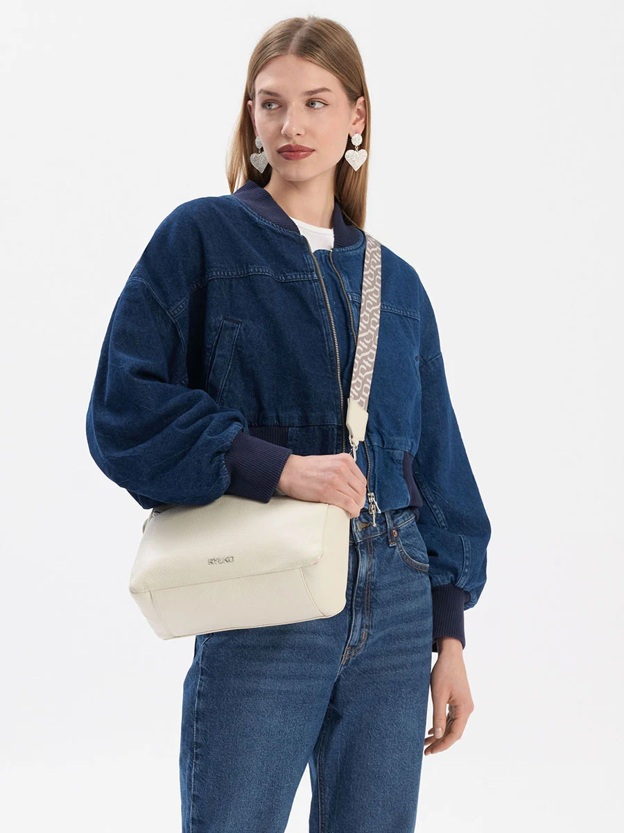 Kremowa torebka na pasku z tkaniny