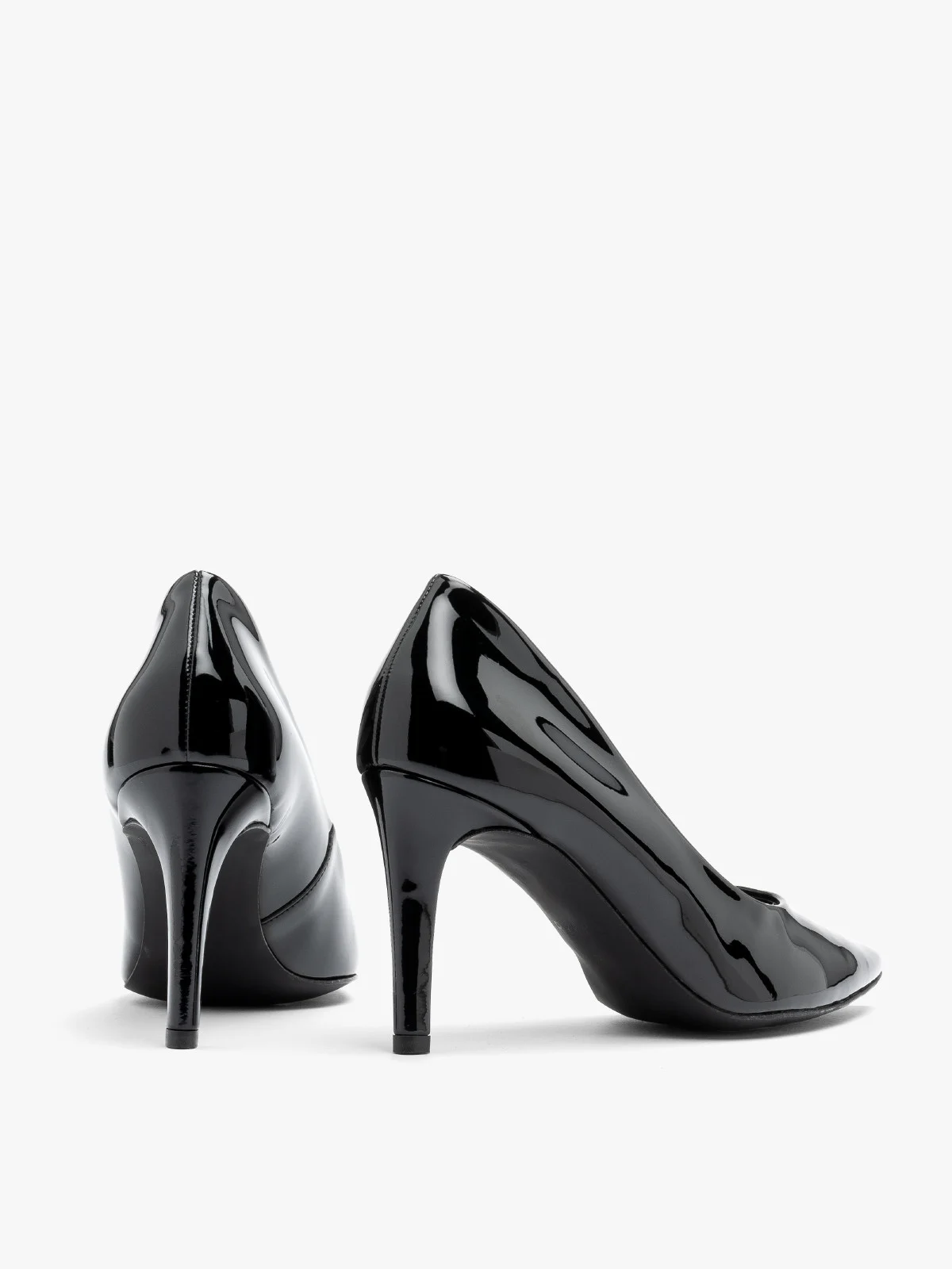 Czarne, lakierowane czółenka na szpilce