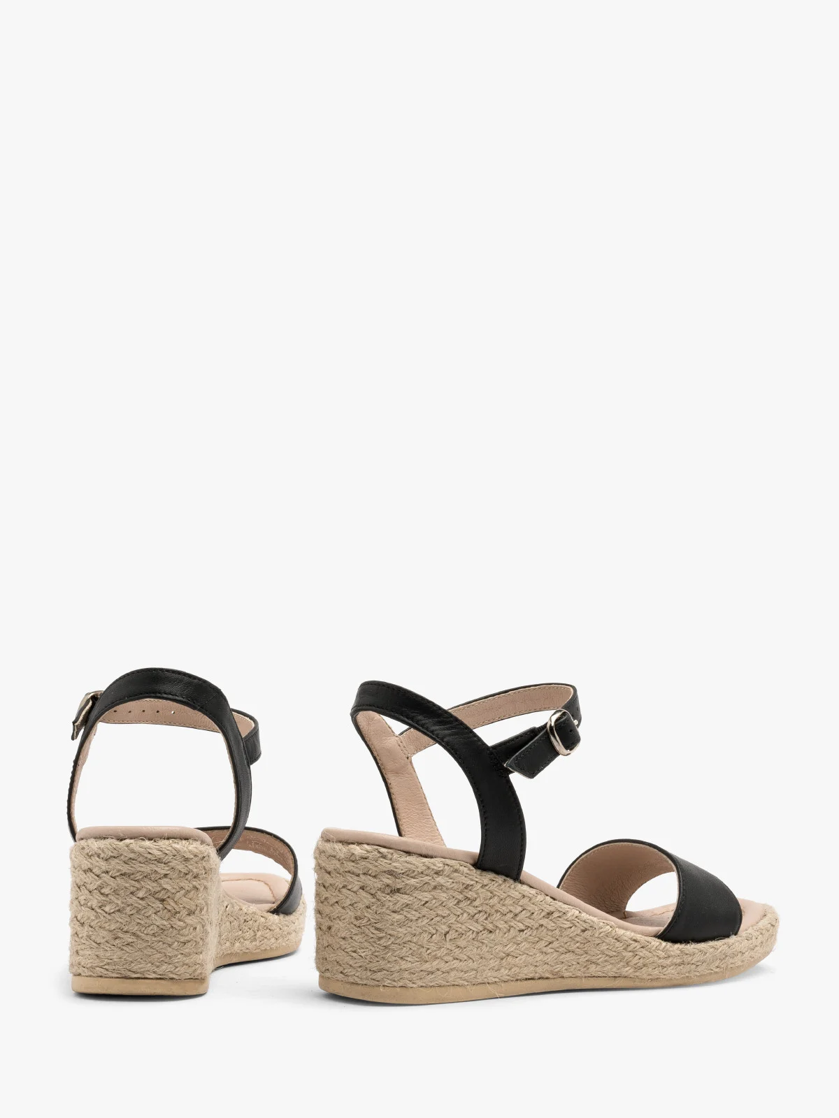 Czarne sandały na ozdobnej platformie