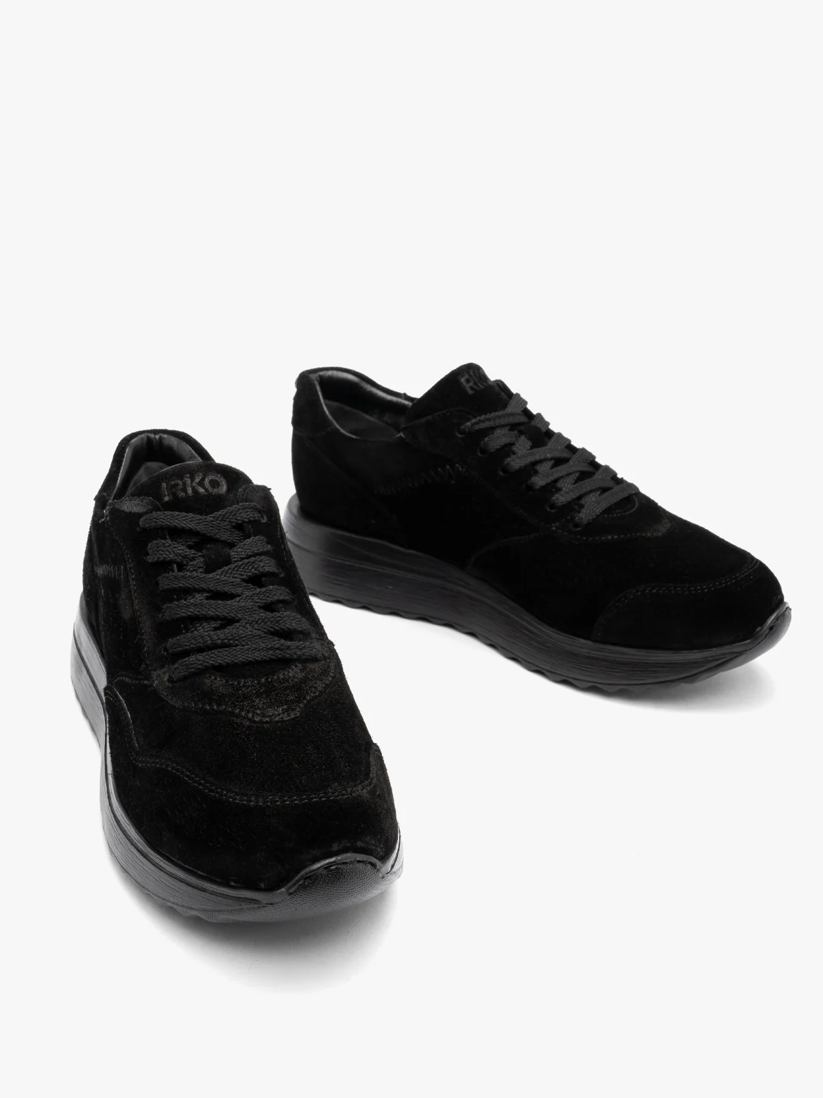 Czarne, welurowe półbuty sportowe