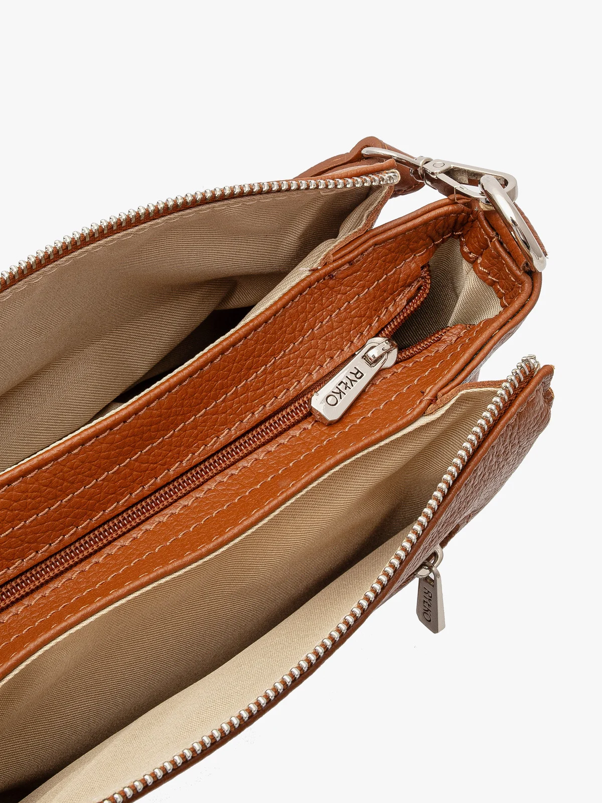 Ruda torebka z regulowanym paskiem