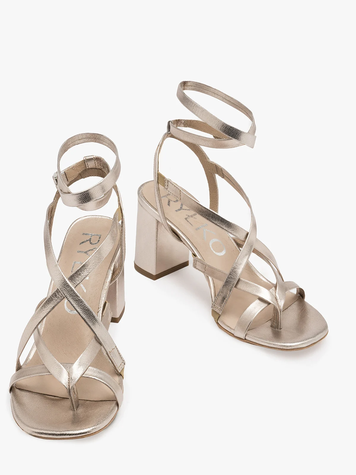 Platynowe japonki na obcasie