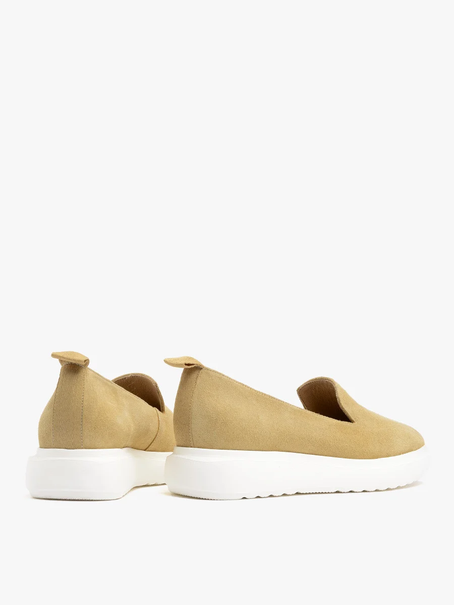 Piaskowe mokasyny na grubej podeszwie