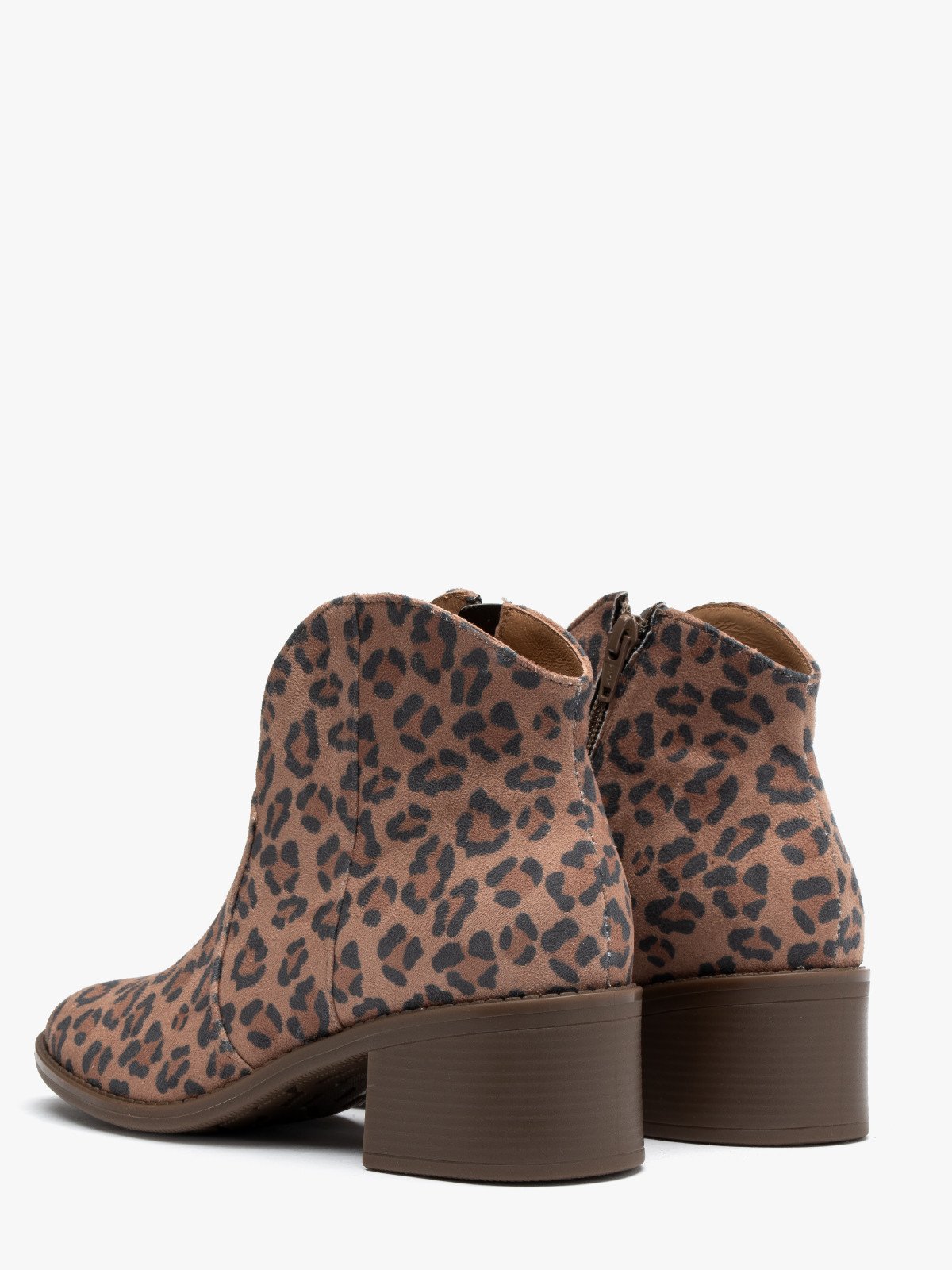 Botki typu kowbojki w panterkę