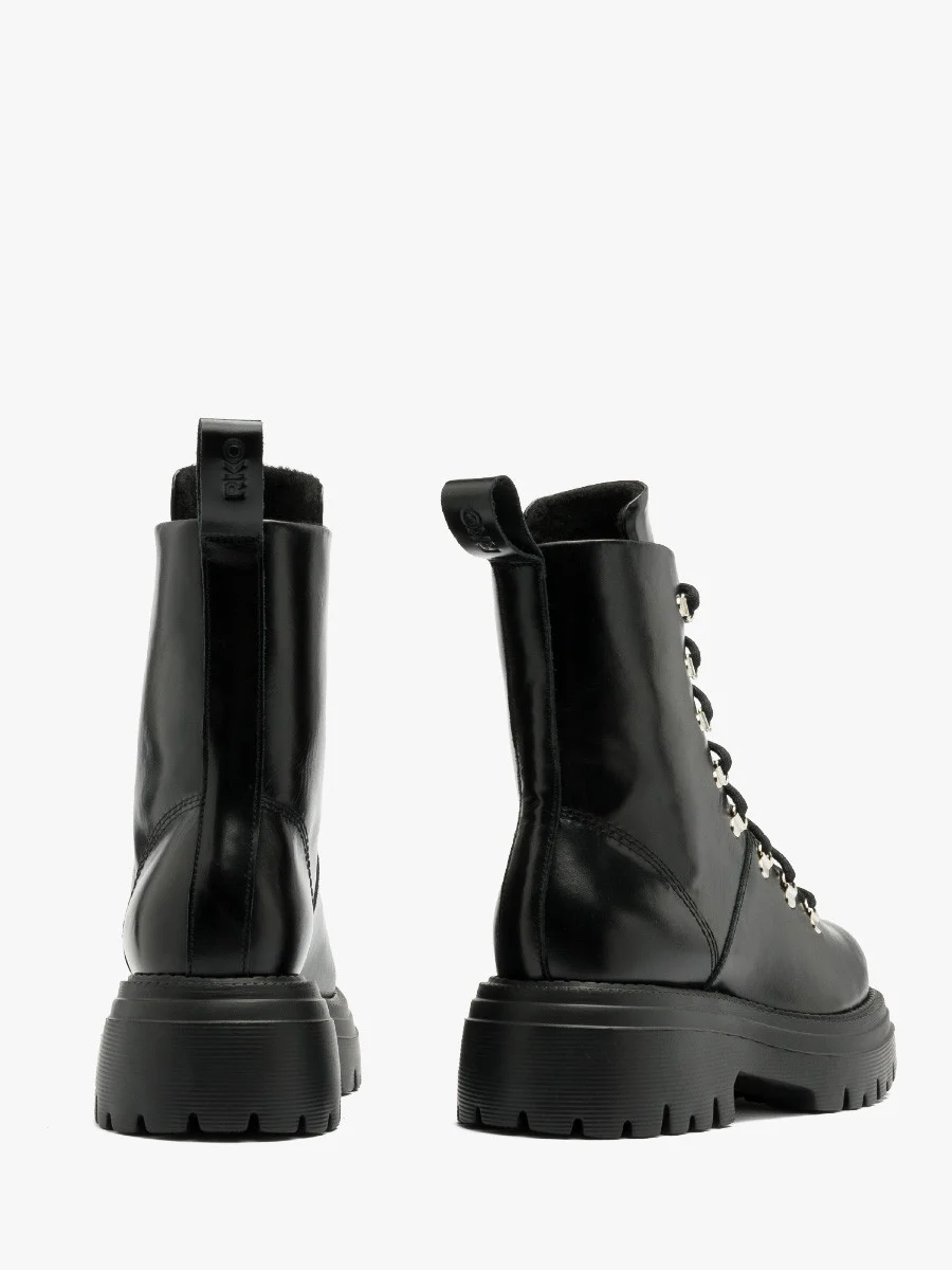 Czarne ocieplane kożuchem naturalnym trzewiki damskie na grubej podeszwie