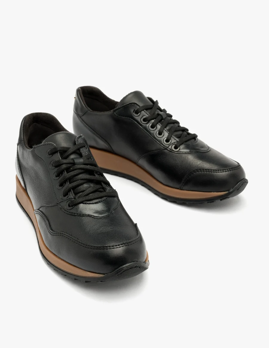 Czarne półbuty sportowe