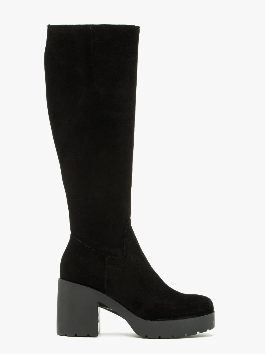 Czarne kozaki na masywnym obcasie