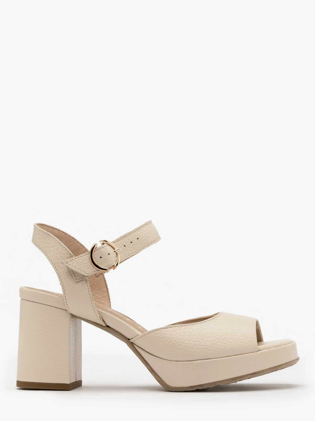 Kremowe sandały na obcasie i balu