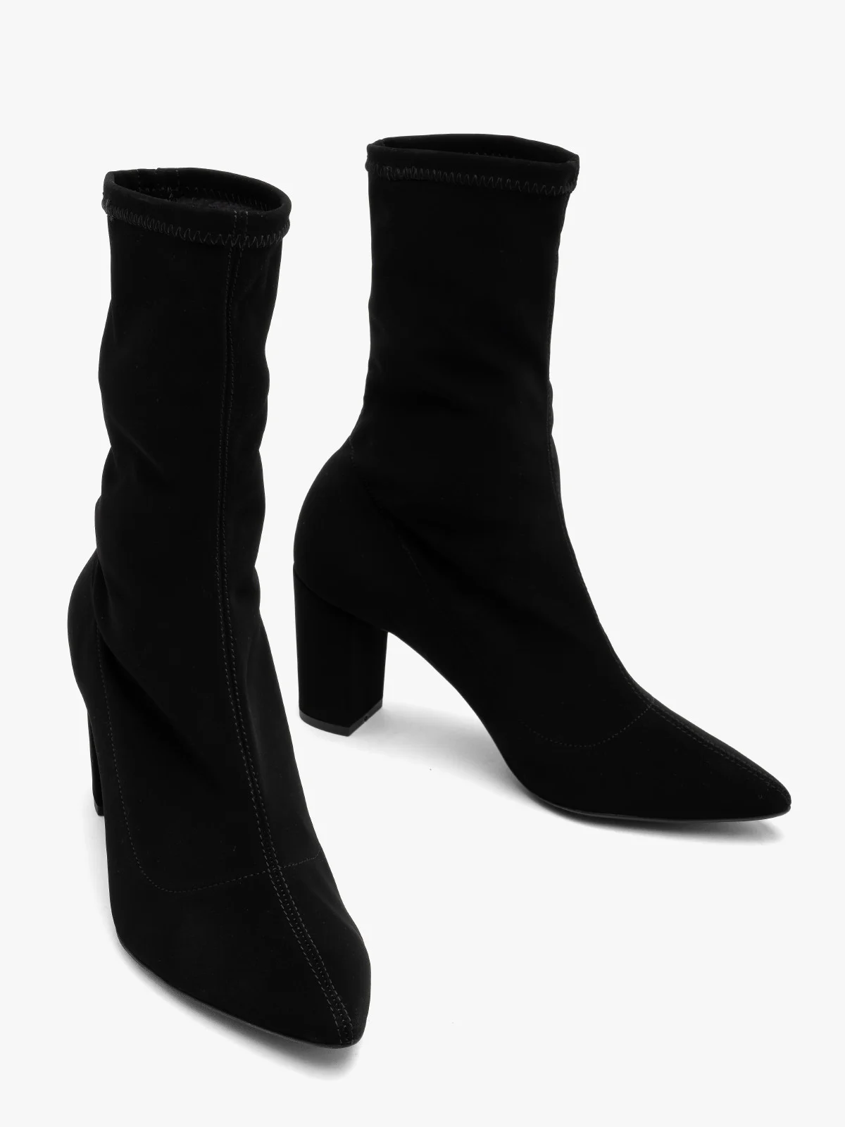 Elastyczne botki na słupku z noskiem w szpic