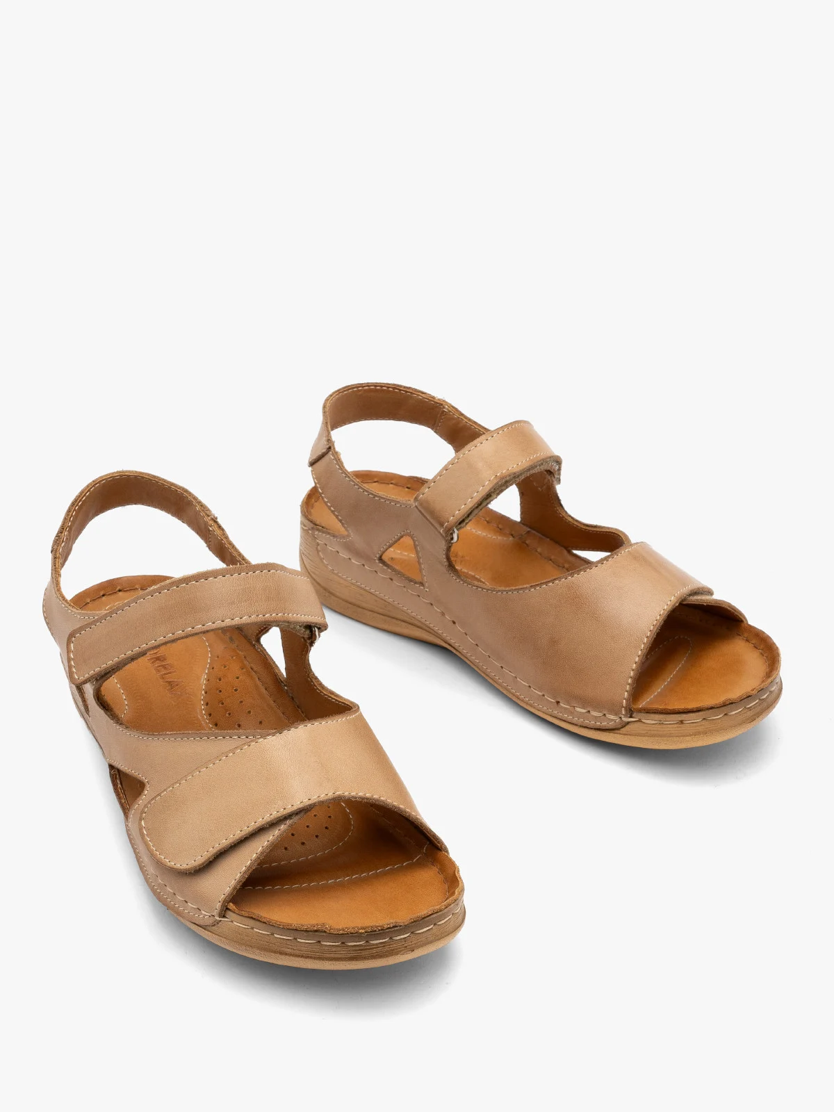 Beżowe sandały zapinane na rzepy