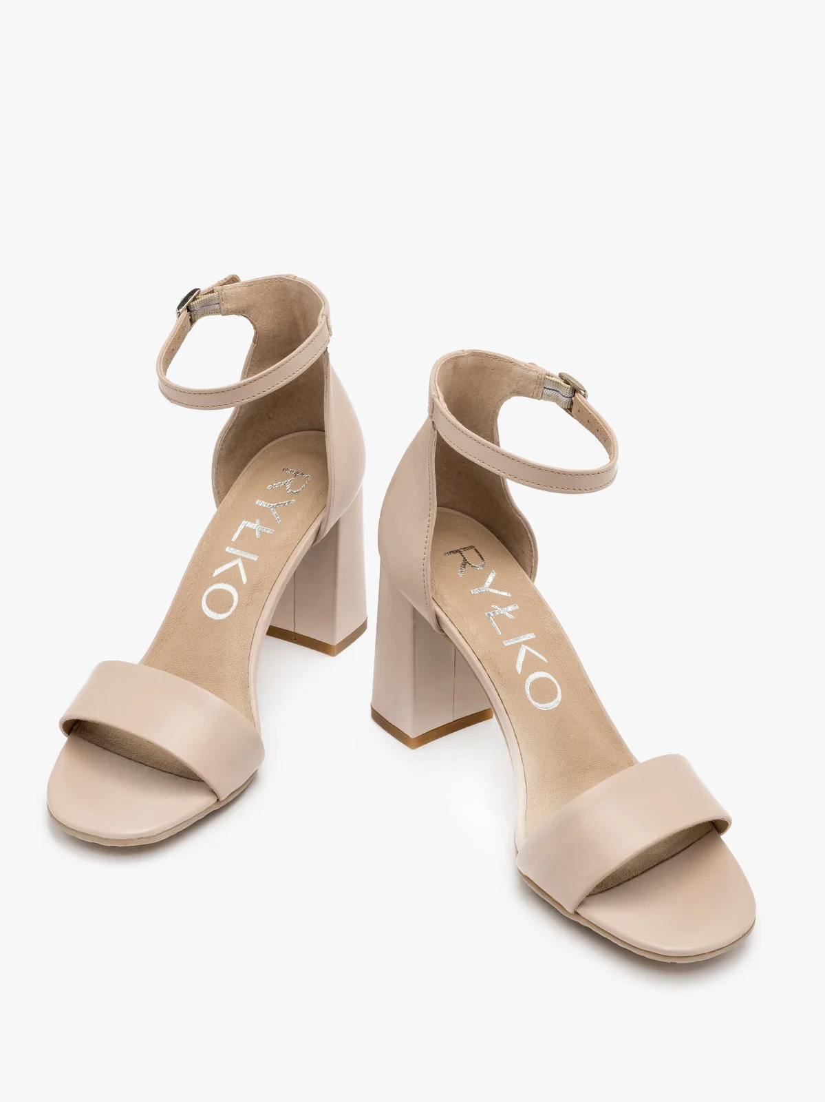 Beżowe sandały na obcasie