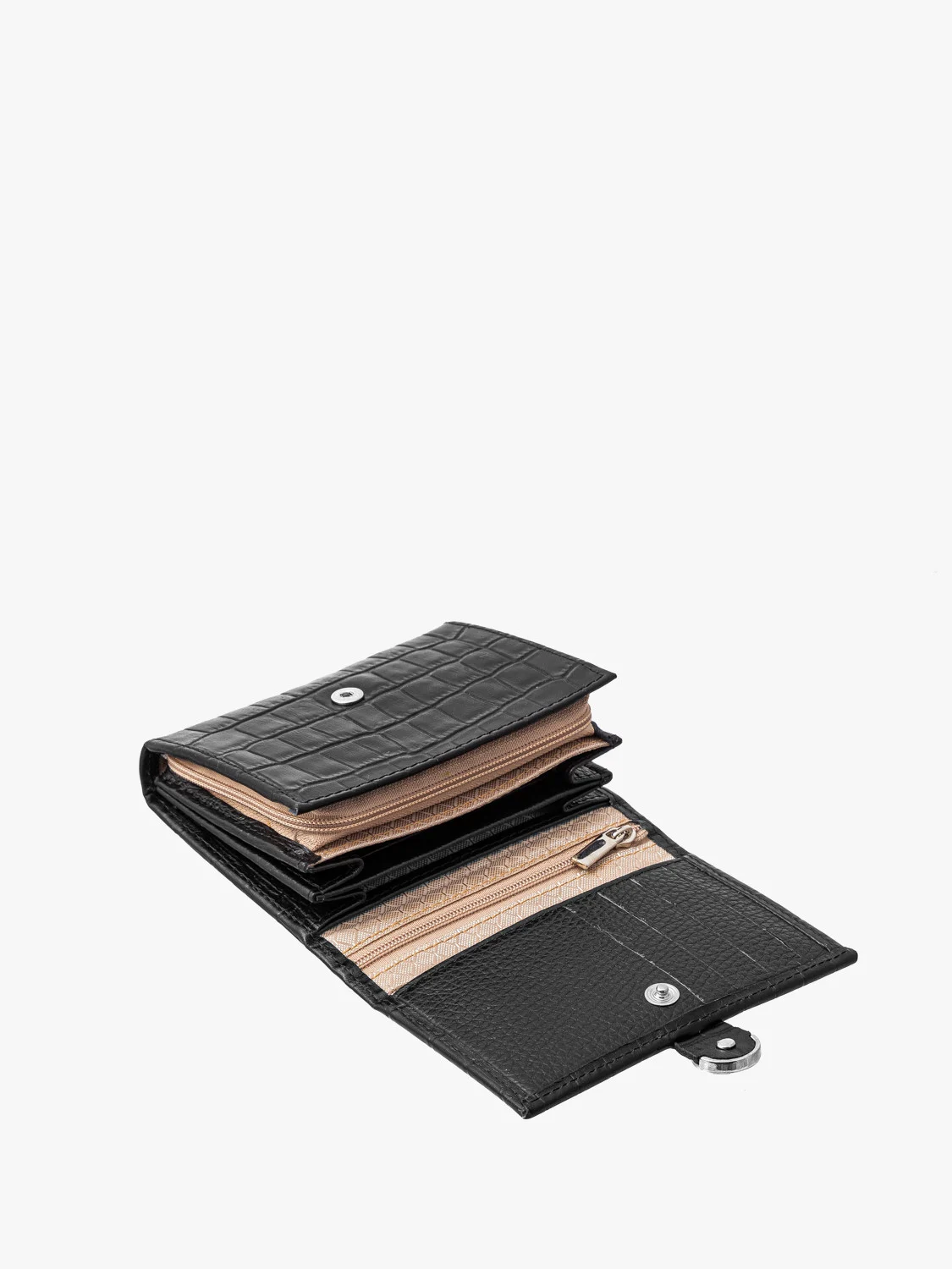 Czarny portfel damski z ozdobną fakturą