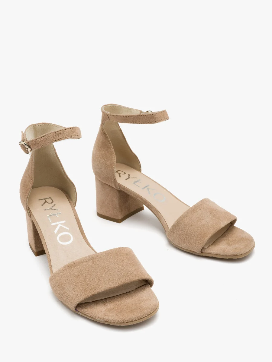 Beżowe sandały na niskim obcasie