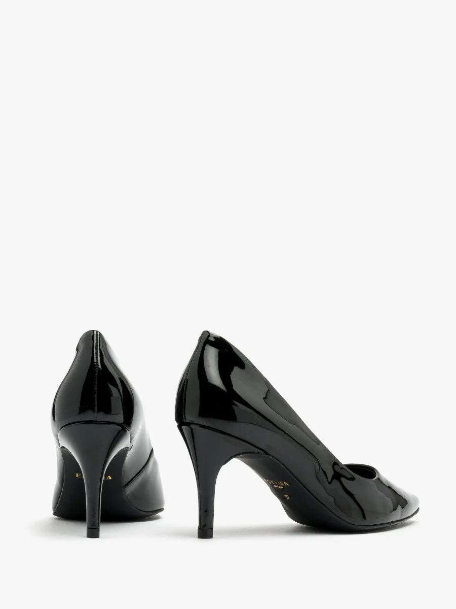 Czarne czółenka lakierowane