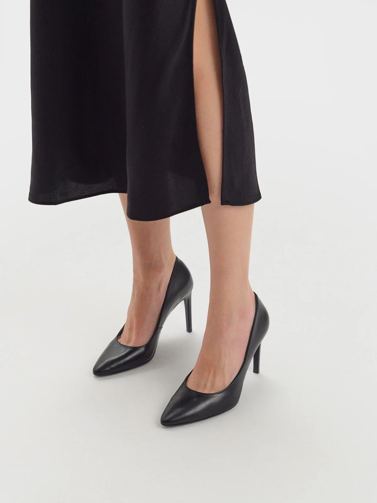 Czarne czółenka na wysokim obcasie