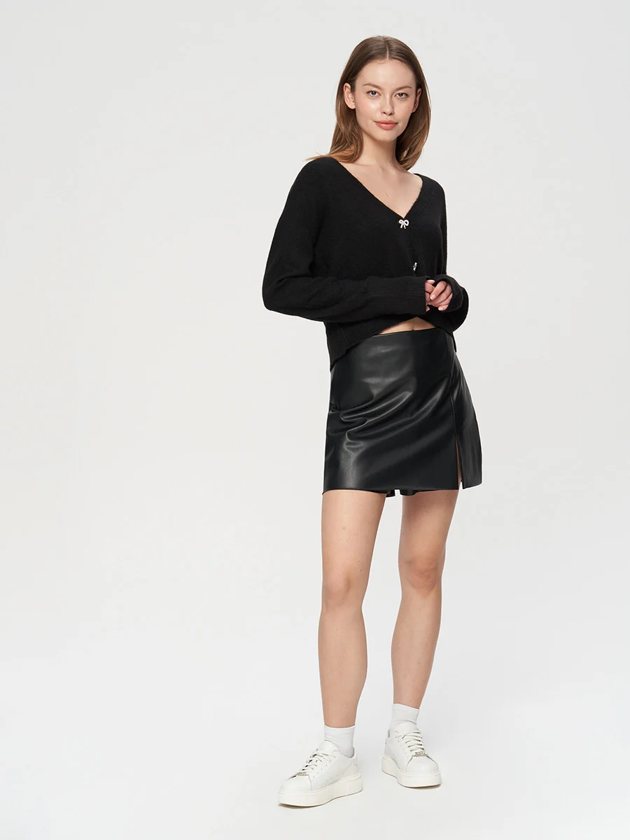 Biały półbut sportowy ze srebrnym detalem