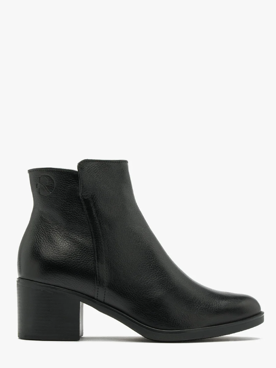 Czarne botki na obcasie