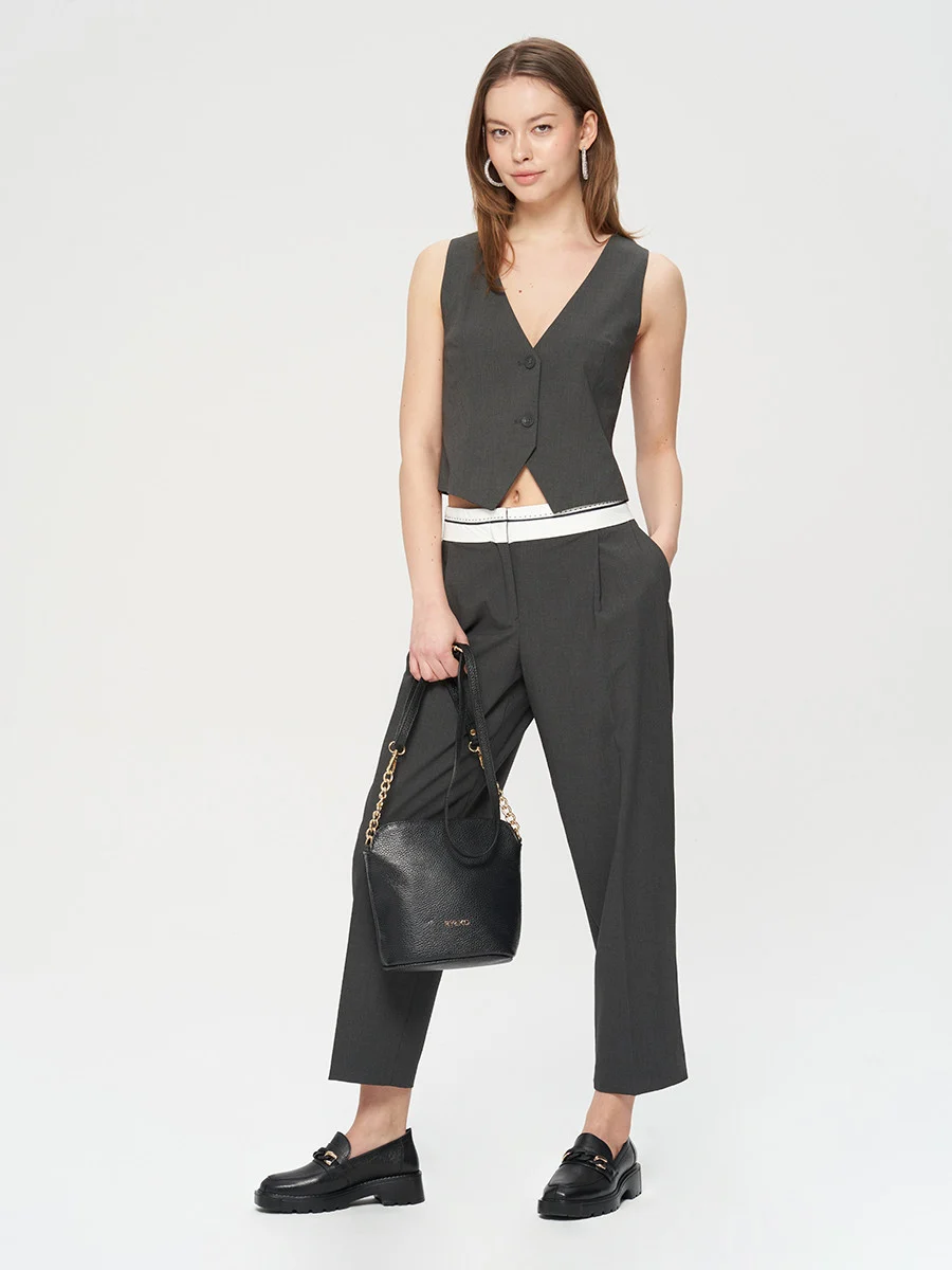 Czarne mokasyny ze złoto-czarną ozdobą