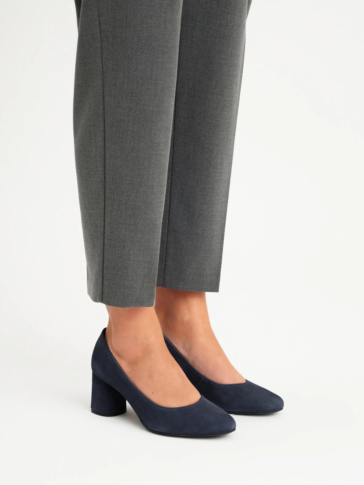 Granatowe czółenka damskie z okrągłym noskiem