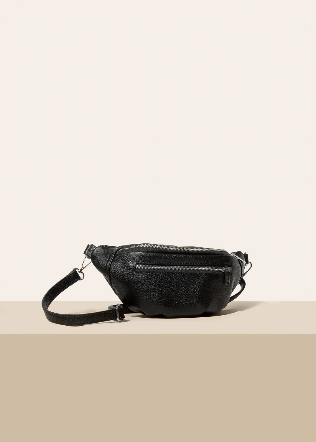 Czarna torebka nerka - crossbody