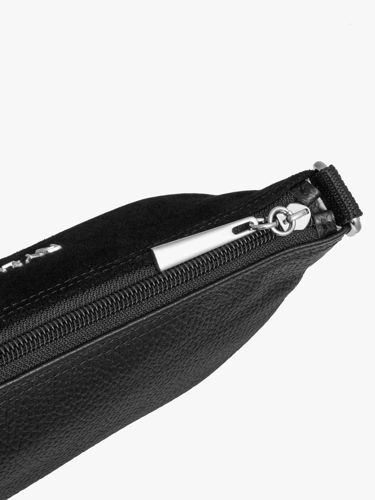 Mała, czarna torebka na pasku z taśmy